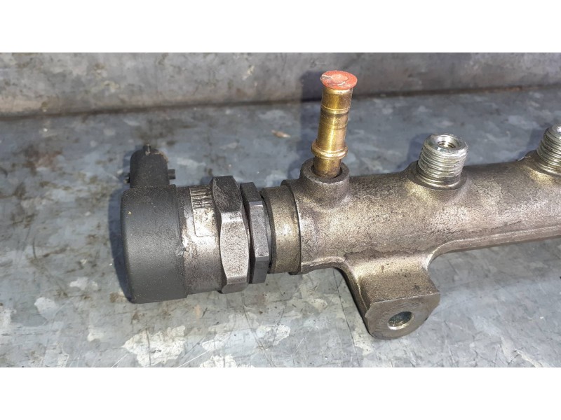 Recambio de rampa inyectora para kia carens (un) referencia OEM IAM 0445214140 3140027410 BOSCH