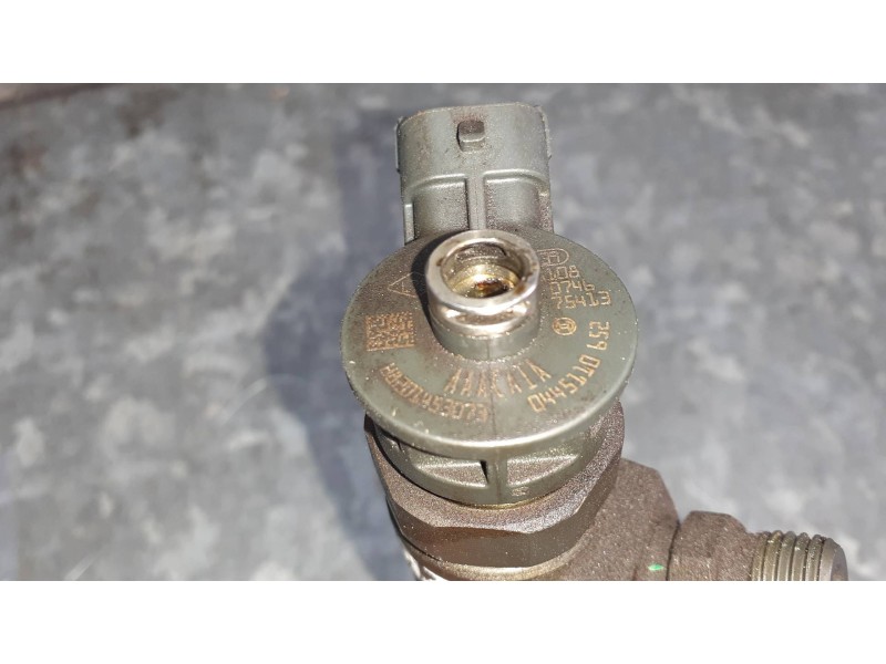 Recambio de inyector para renault captur xmod referencia OEM IAM H8201453073 0445110652 