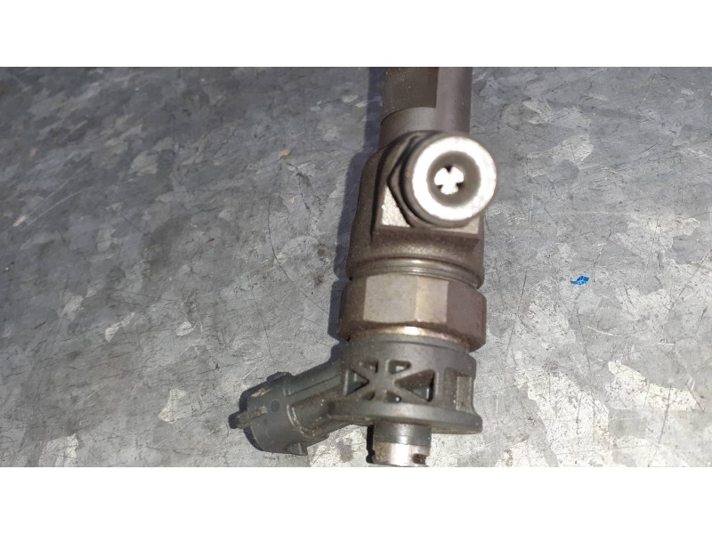 Recambio de inyector para renault captur xmod referencia OEM IAM H8201453073 0445110652 