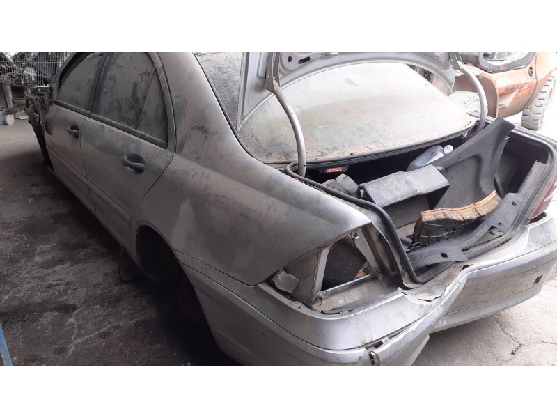 mercedes-benz clase c (w203) berlina del año 2003