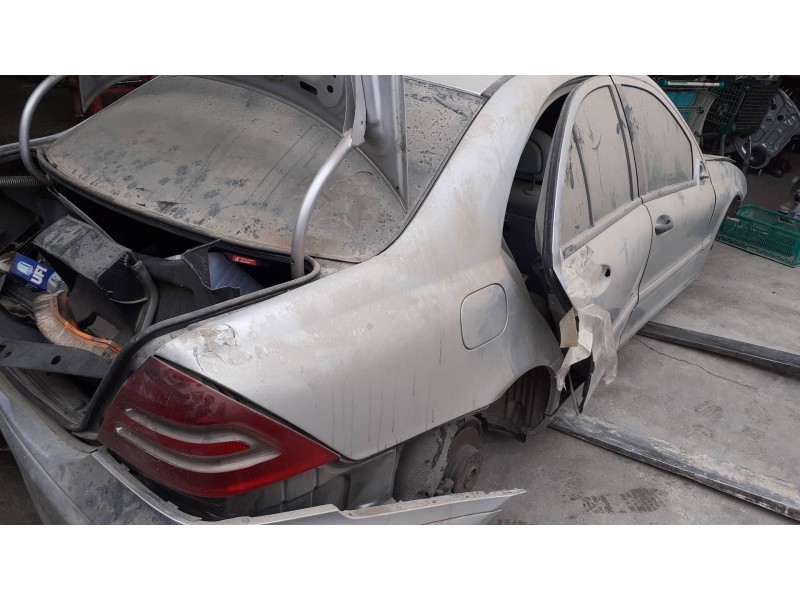 mercedes-benz clase c (w203) berlina del año 2003