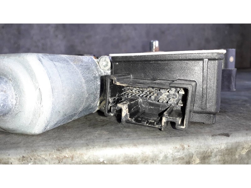 Recambio de motor elevalunas delantero derecho para seat ibiza (kj1) referencia OEM IAM 2Q1959406E 0130822064 