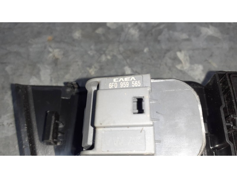 Recambio de mando elevalunas delantero izquierdo para seat ibiza (kj1) referencia OEM IAM 6F1867171 5G0959857F 6F0959565