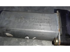 Recambio de motor elevalunas trasero derecho para mercedes-benz clase c (w203) berlina referencia OEM IAM A2038203042 0130822007 2