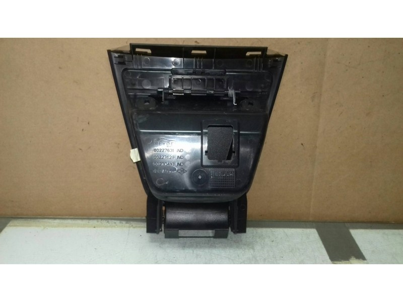 Recambio de guantera para renault captur xmod referencia OEM IAM 00227631 00227629 00230418