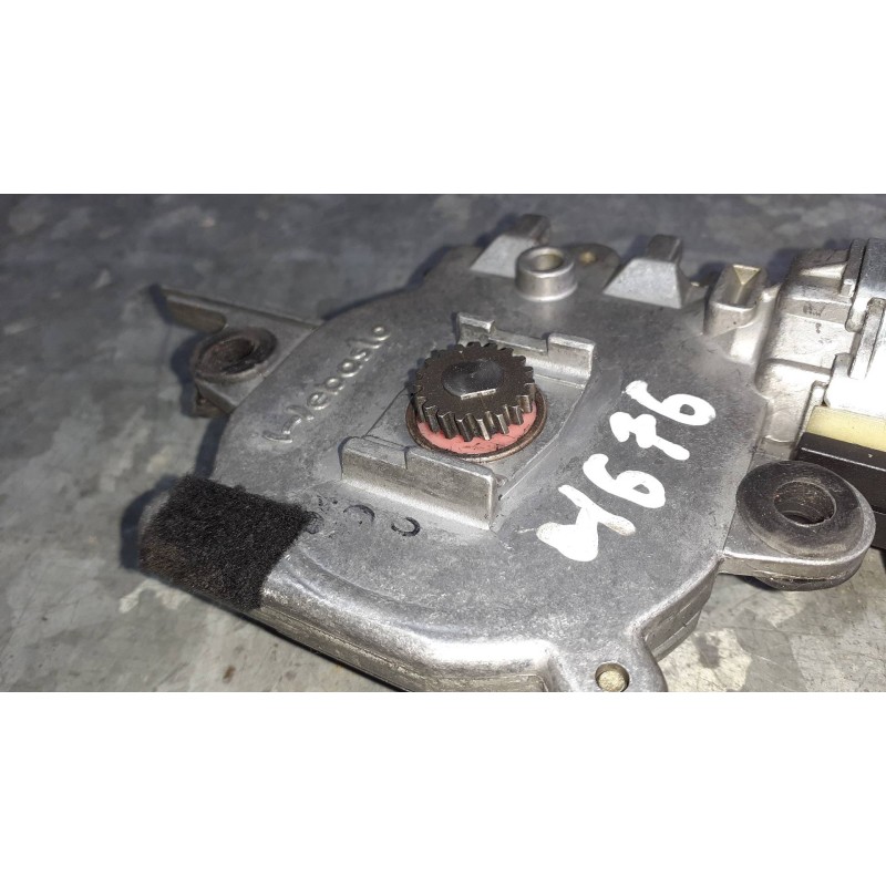 Recambio de motor techo electrico para mercedes-benz clase c (w203) berlina referencia OEM IAM 0390200011 BOSCH A2038203142