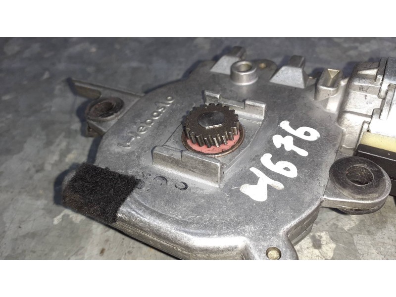 Recambio de motor techo electrico para mercedes-benz clase c (w203) berlina referencia OEM IAM 0390200011 BOSCH A2038203142