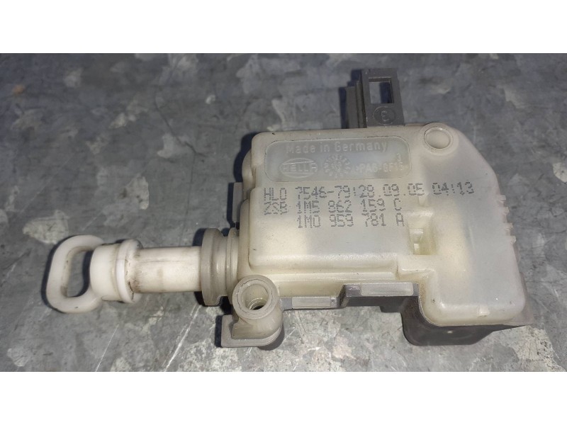 Recambio de motor cierre centralizado porton para seat ibiza (6l1) referencia OEM IAM 1M0959781A  