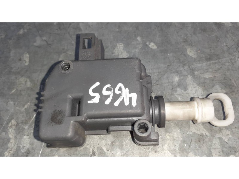 Recambio de motor cierre centralizado porton para seat ibiza (6l1) referencia OEM IAM 1M0959781A  