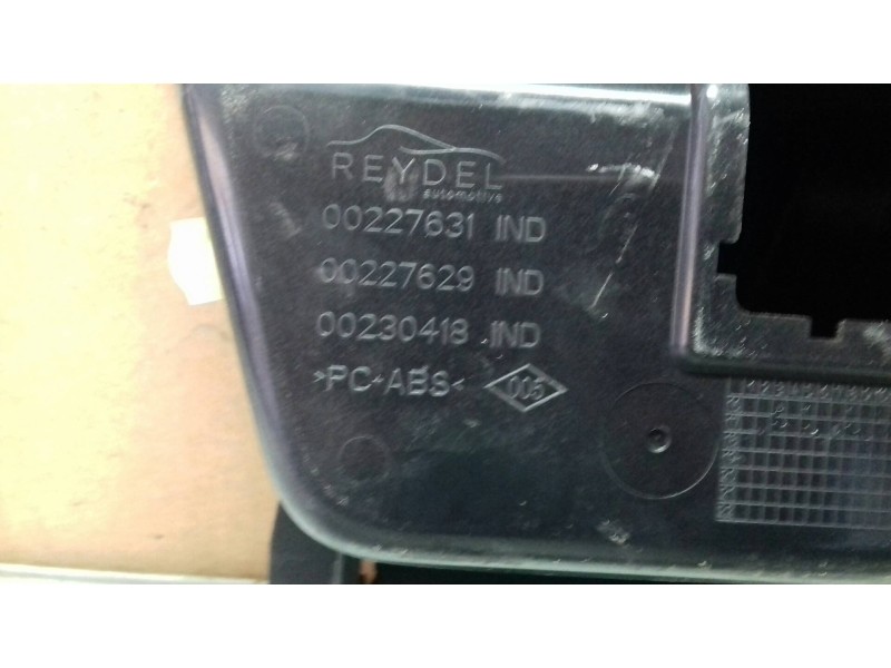 Recambio de guantera para renault captur xmod referencia OEM IAM 00227631 00227629 00230418