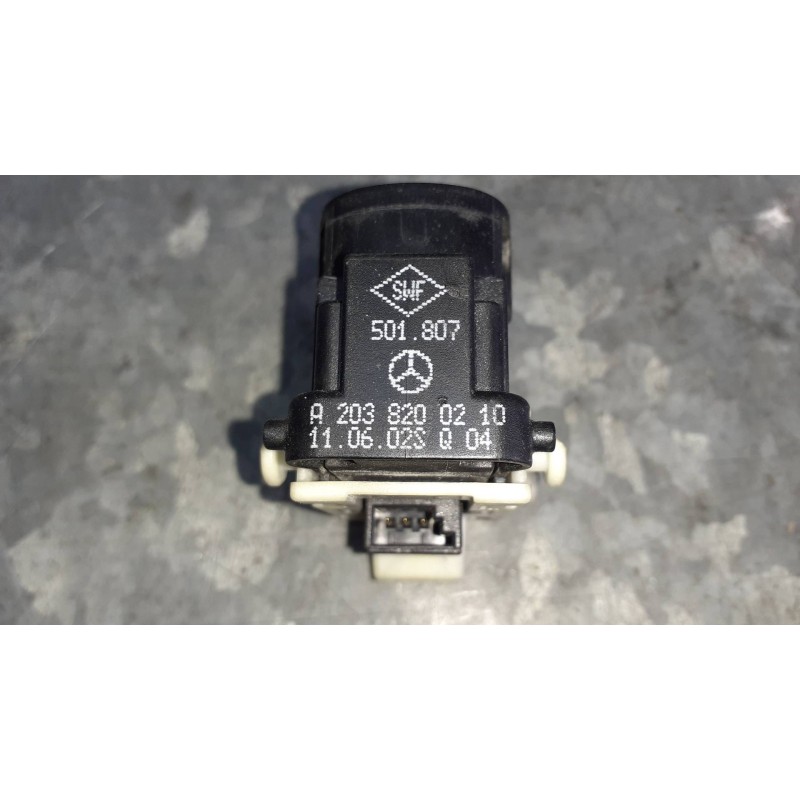 Recambio de mando elevalunas delantero derecho para mercedes-benz clase c (w203) berlina referencia OEM IAM A2038200210 501807 1