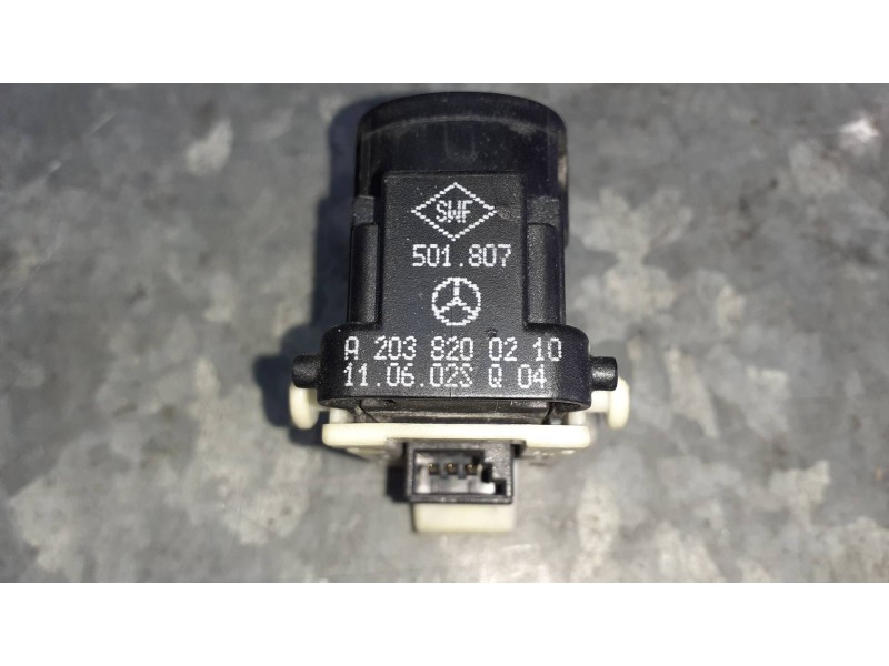 Recambio de mando elevalunas delantero derecho para mercedes-benz clase c (w203) berlina referencia OEM IAM A2038200210 501807 1