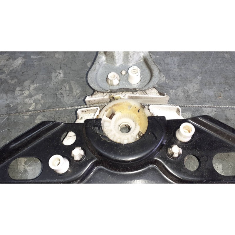 Recambio de elevalunas trasero izquierdo para mercedes-benz clase c (w203) berlina referencia OEM IAM  ELECTRICO SIN MOTOR