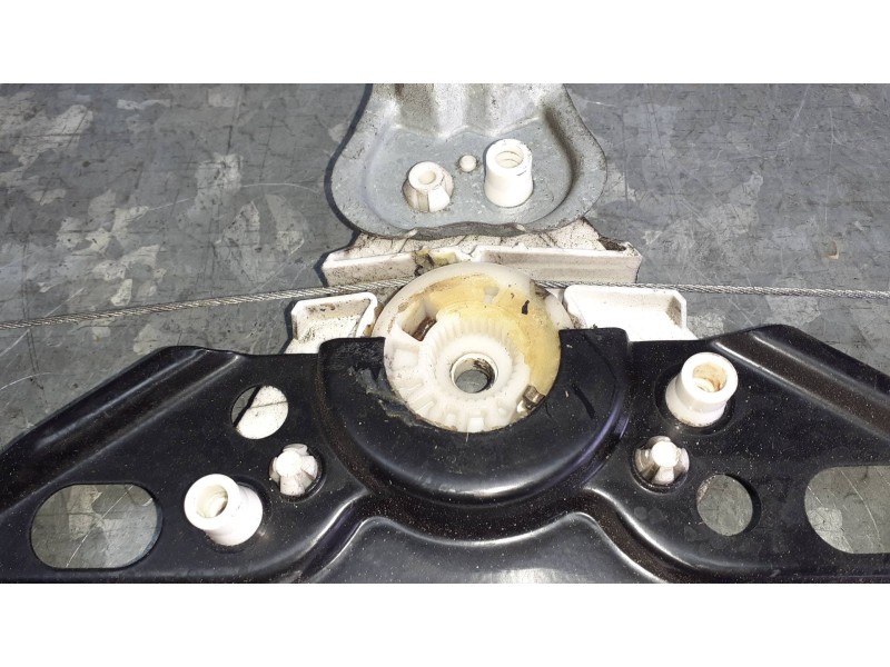 Recambio de elevalunas trasero izquierdo para mercedes-benz clase c (w203) berlina referencia OEM IAM  ELECTRICO SIN MOTOR