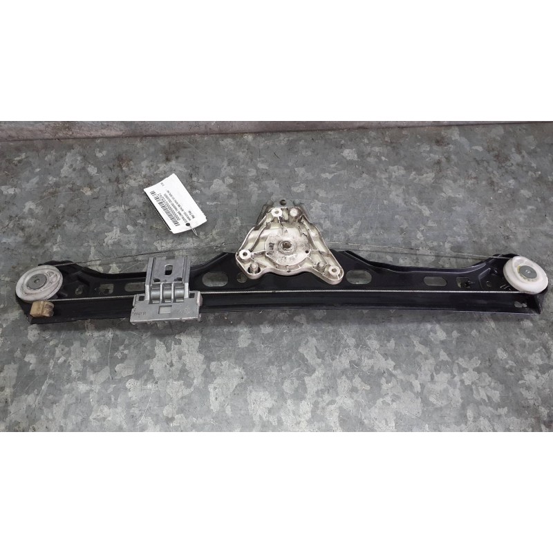 Recambio de elevalunas trasero izquierdo para mercedes-benz clase c (w203) berlina referencia OEM IAM  ELECTRICO SIN MOTOR