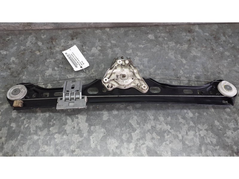 Recambio de elevalunas trasero izquierdo para mercedes-benz clase c (w203) berlina referencia OEM IAM  ELECTRICO SIN MOTOR