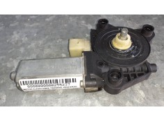 Recambio de motor elevalunas trasero izquierdo para mercedes-benz clase c (w203) berlina referencia OEM IAM A2038202942 104048XX
