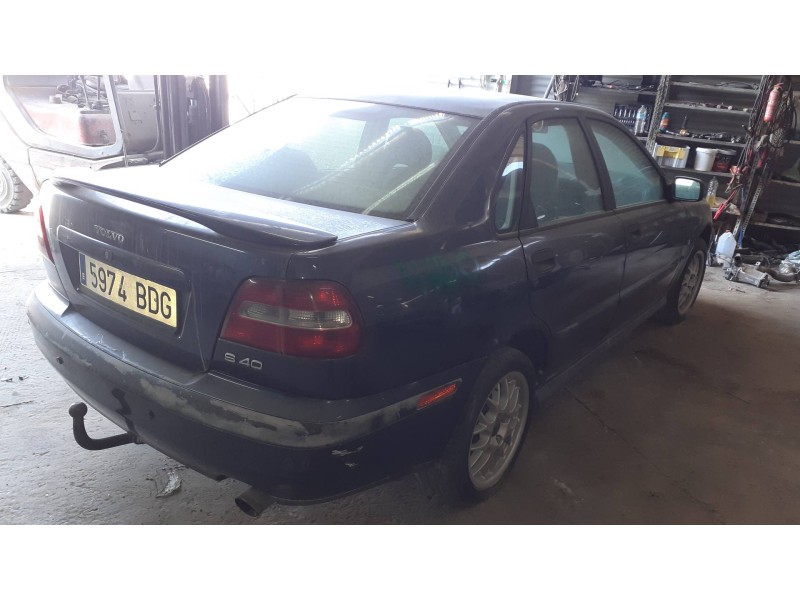 volvo s40 berlina del año 2000