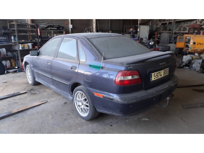 volvo s40 berlina del año 2000