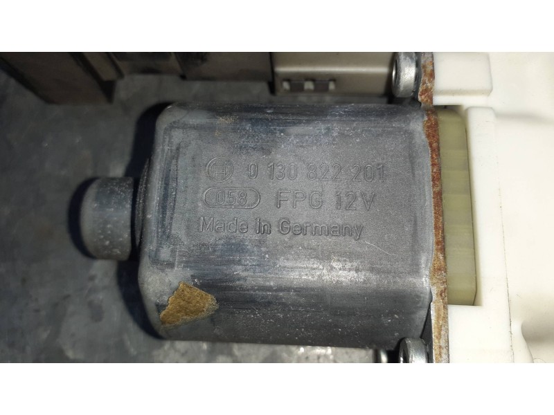 Recambio de motor elevalunas delantero derecho para peugeot 407 referencia OEM IAM 0130822201 994651102 1137328126