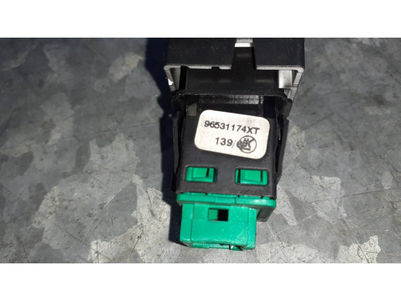 Recambio de interruptor para peugeot 407 coupe referencia OEM IAM 96531174XT  