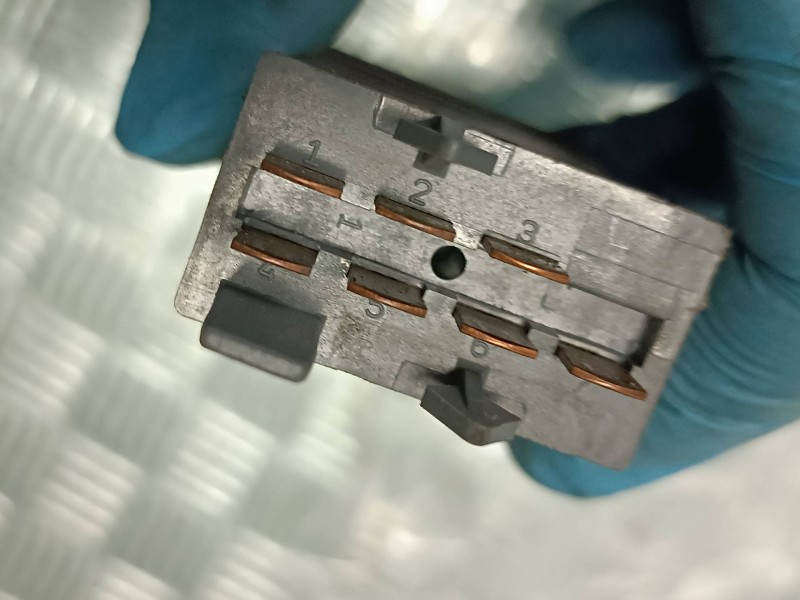 Recambio de warning para tgb cu x-motion 125 referencia OEM IAM 1J0953235J  CONECTOR 7 PINES