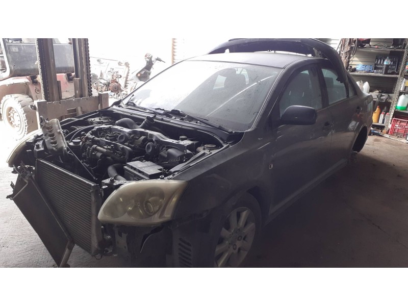 toyota avensis berlina (t25) del año 2005