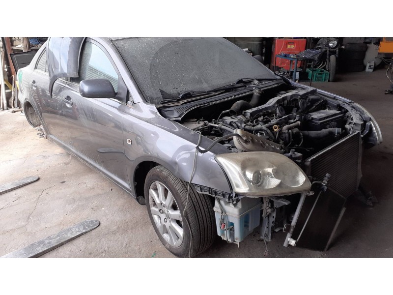 toyota avensis berlina (t25) del año 2005