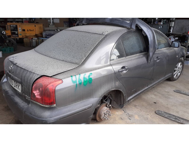 toyota avensis berlina (t25) del año 2005