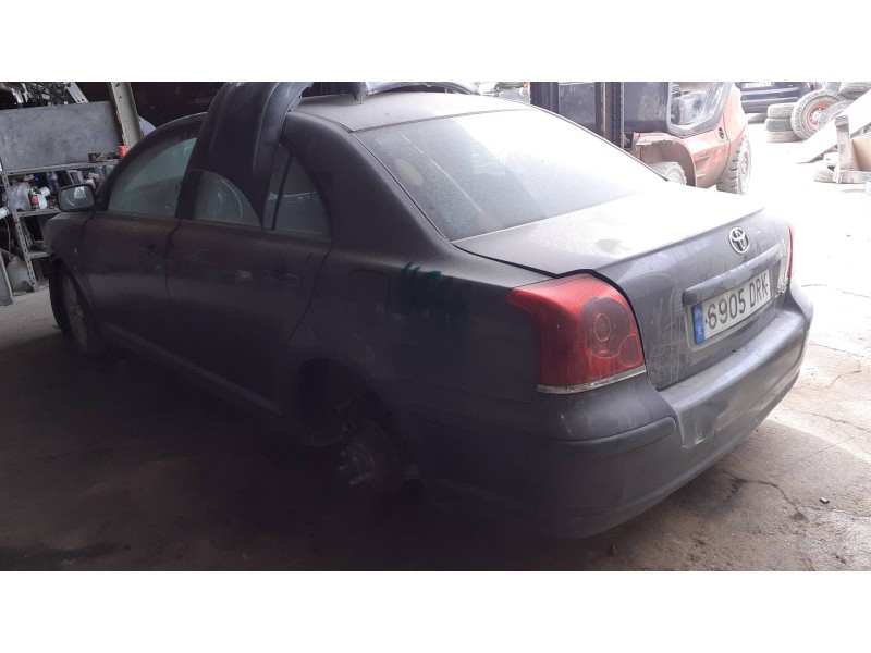 toyota avensis berlina (t25) del año 2005