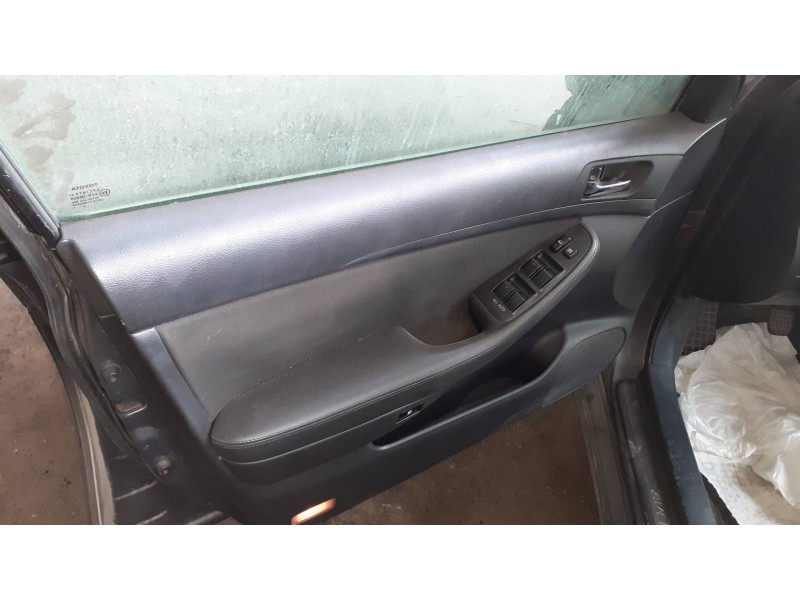 toyota avensis berlina (t25) del año 2005