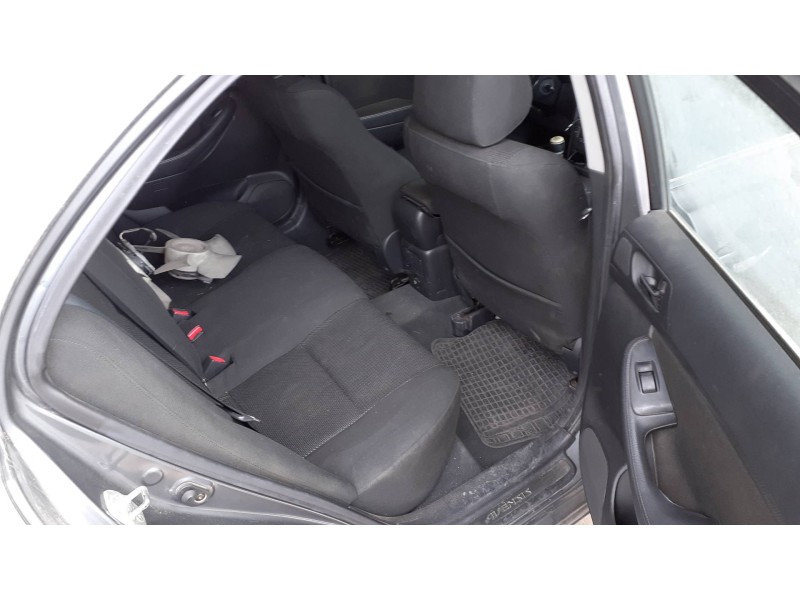 toyota avensis berlina (t25) del año 2005