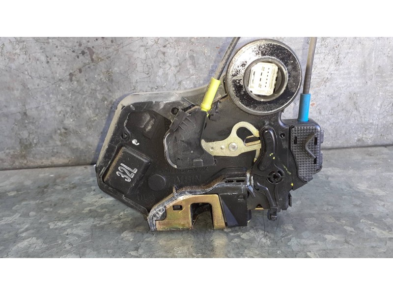 Recambio de cerradura puerta trasera izquierda para toyota avensis berlina (t25) referencia OEM IAM   