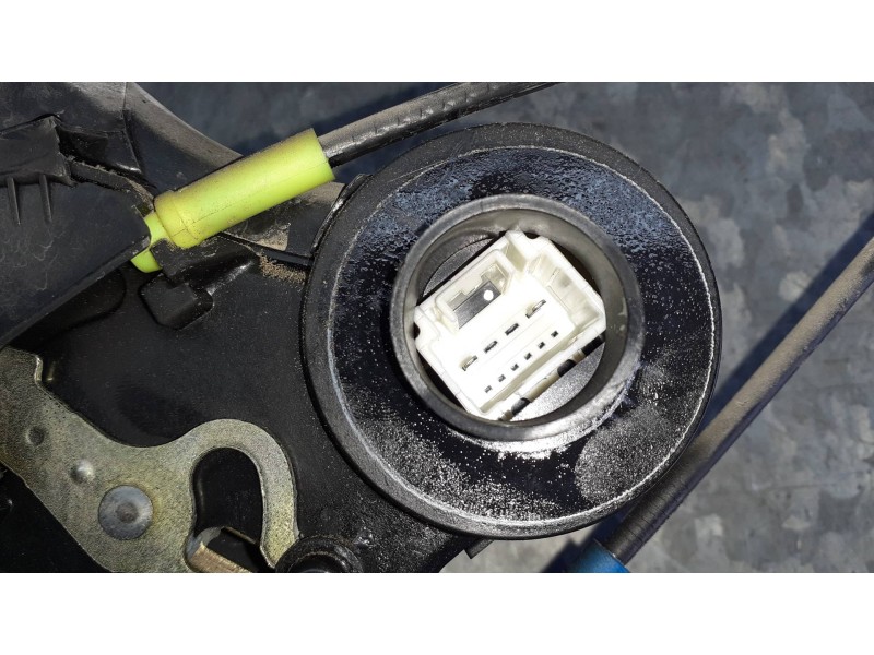 Recambio de cerradura puerta trasera izquierda para toyota avensis berlina (t25) referencia OEM IAM   