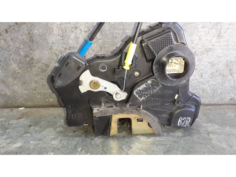 Recambio de cerradura puerta delantera derecha para toyota avensis berlina (t25) referencia OEM IAM   