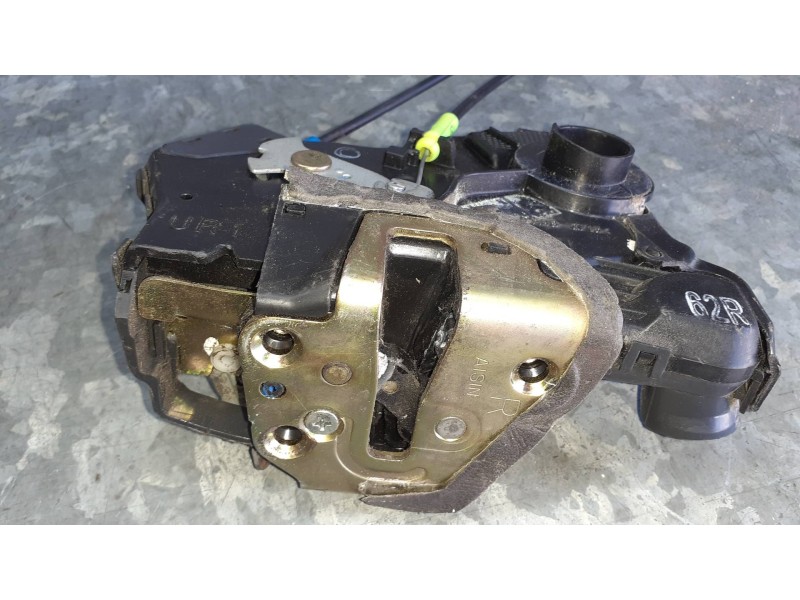 Recambio de cerradura puerta delantera derecha para toyota avensis berlina (t25) referencia OEM IAM   
