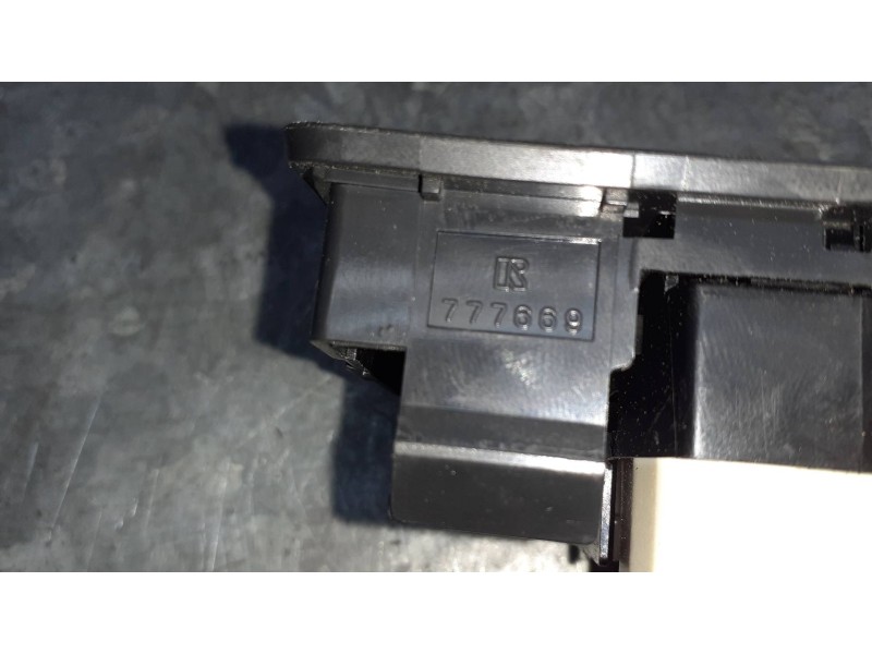 Recambio de mando retrovisor para toyota avensis berlina (t25) referencia OEM IAM 777669 183575 