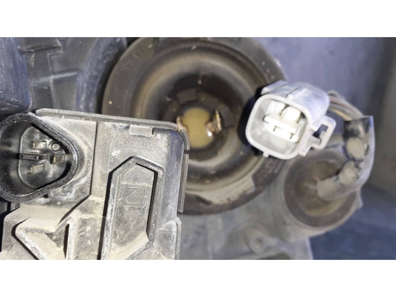 Recambio de faro izquierdo para toyota avensis berlina (t25) referencia OEM IAM   
