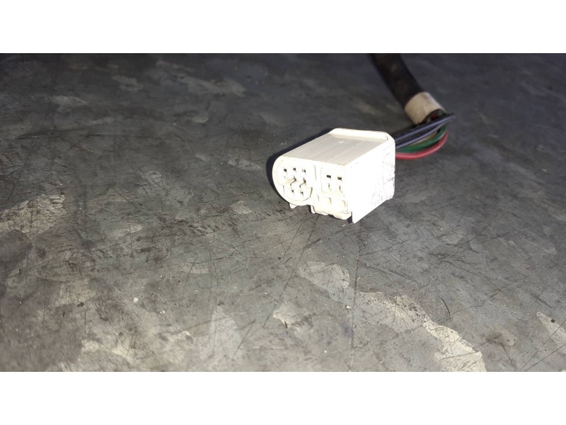 Recambio de retrovisor izquierdo para toyota avensis berlina (t25) referencia OEM IAM E11015829 ELECTRICO 