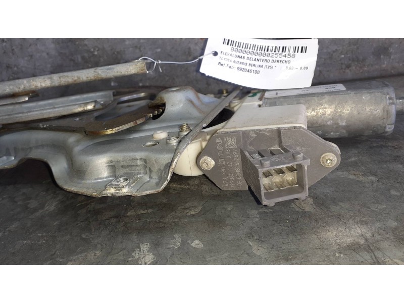 Recambio de elevalunas delantero derecho para toyota avensis berlina (t25) referencia OEM IAM 992046100 ELECTRICO CON MOTOR