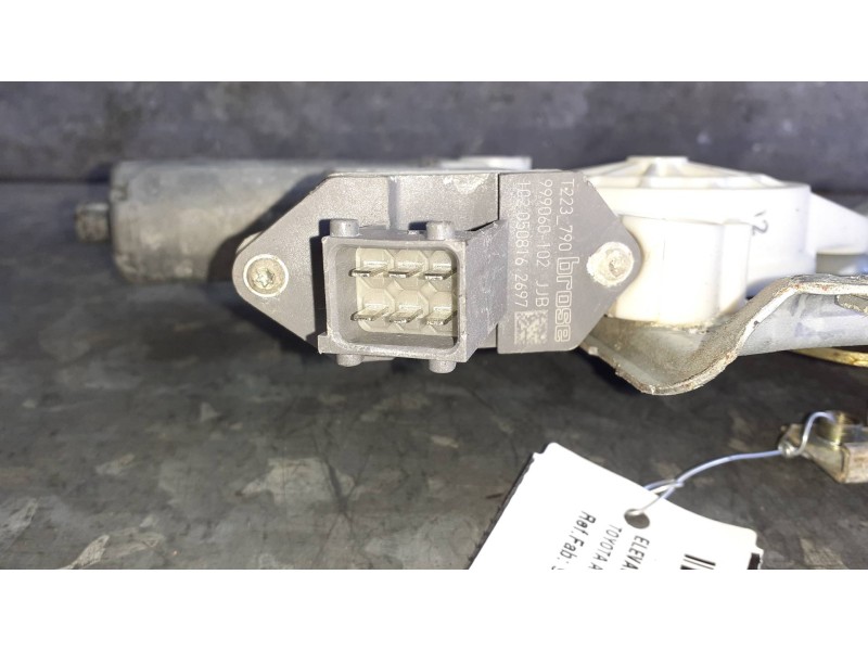 Recambio de elevalunas delantero derecho para toyota avensis berlina (t25) referencia OEM IAM 992046100 ELECTRICO CON MOTOR