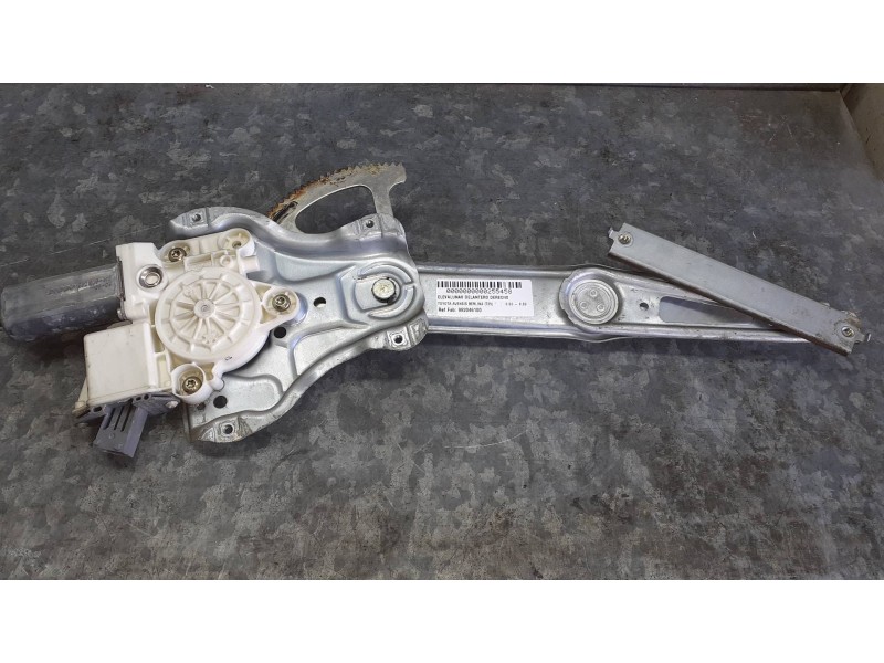 Recambio de elevalunas delantero derecho para toyota avensis berlina (t25) referencia OEM IAM 992046100 ELECTRICO CON MOTOR