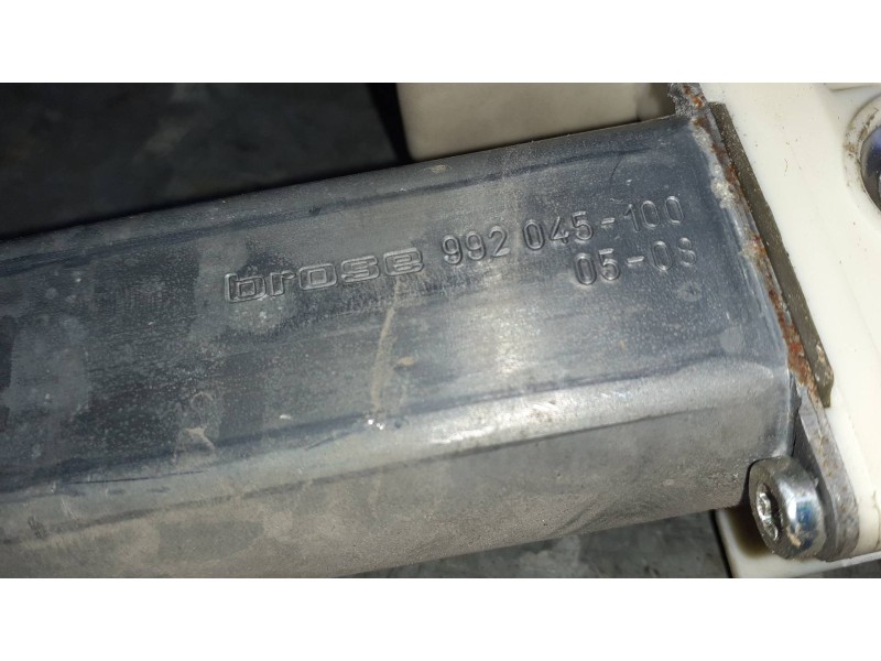 Recambio de elevalunas delantero izquierdo para toyota avensis berlina (t25) referencia OEM IAM 6982005050 ELECTRICO CON MOTOR