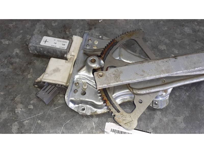 Recambio de elevalunas delantero izquierdo para toyota avensis berlina (t25) referencia OEM IAM 6982005050 ELECTRICO CON MOTOR