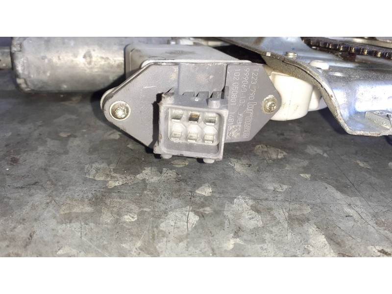 Recambio de elevalunas delantero izquierdo para toyota avensis berlina (t25) referencia OEM IAM 6982005050 ELECTRICO CON MOTOR