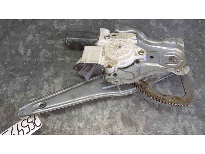 Recambio de elevalunas trasero izquierdo para toyota avensis berlina (t25) referencia OEM IAM 0130822032 ELECTRICO CON MOTOR