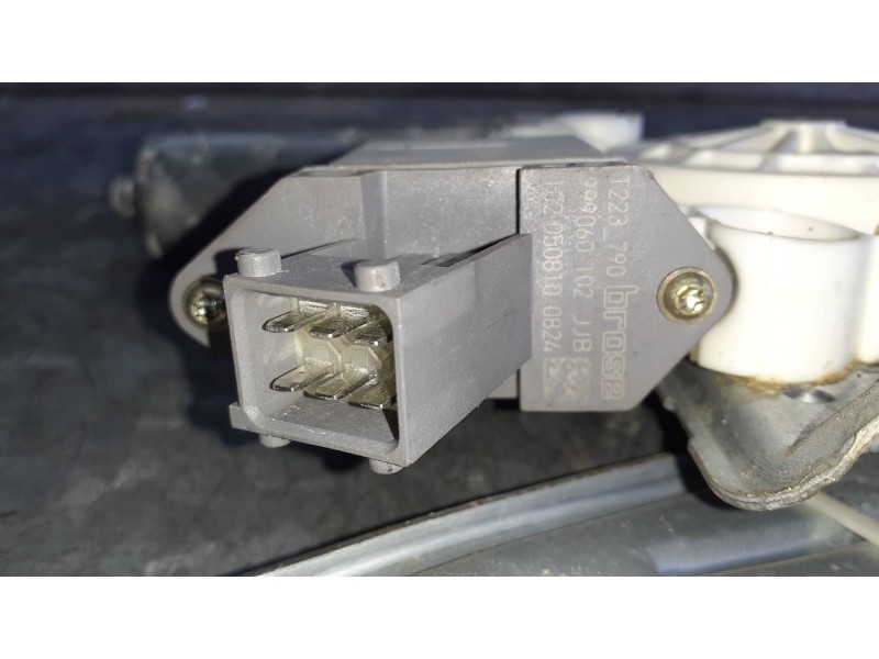 Recambio de elevalunas trasero izquierdo para toyota avensis berlina (t25) referencia OEM IAM 0130822032 ELECTRICO CON MOTOR
