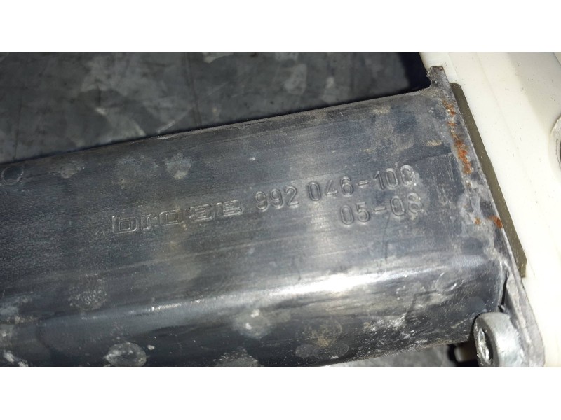 Recambio de elevalunas trasero izquierdo para toyota avensis berlina (t25) referencia OEM IAM 0130822032 ELECTRICO CON MOTOR