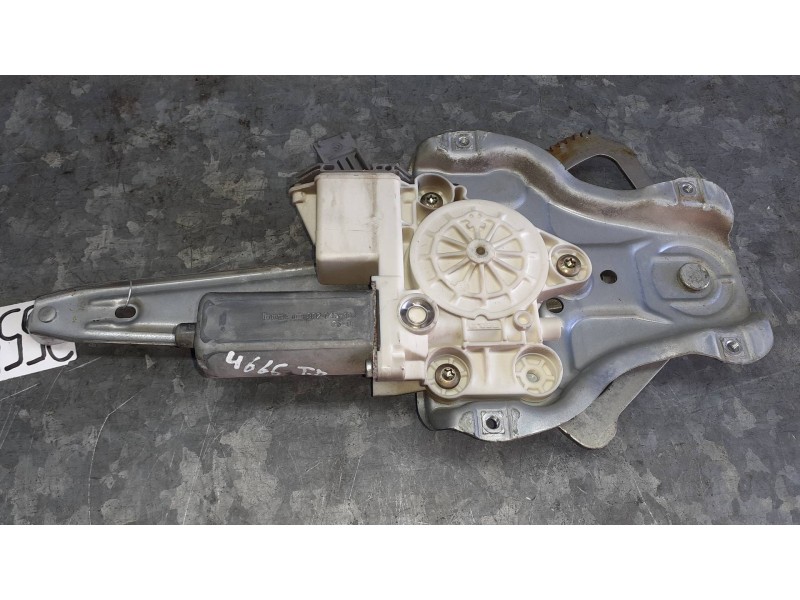 Recambio de elevalunas trasero derecho para toyota avensis berlina (t25) referencia OEM IAM 992045100 ELECTRICO CON MOTOR