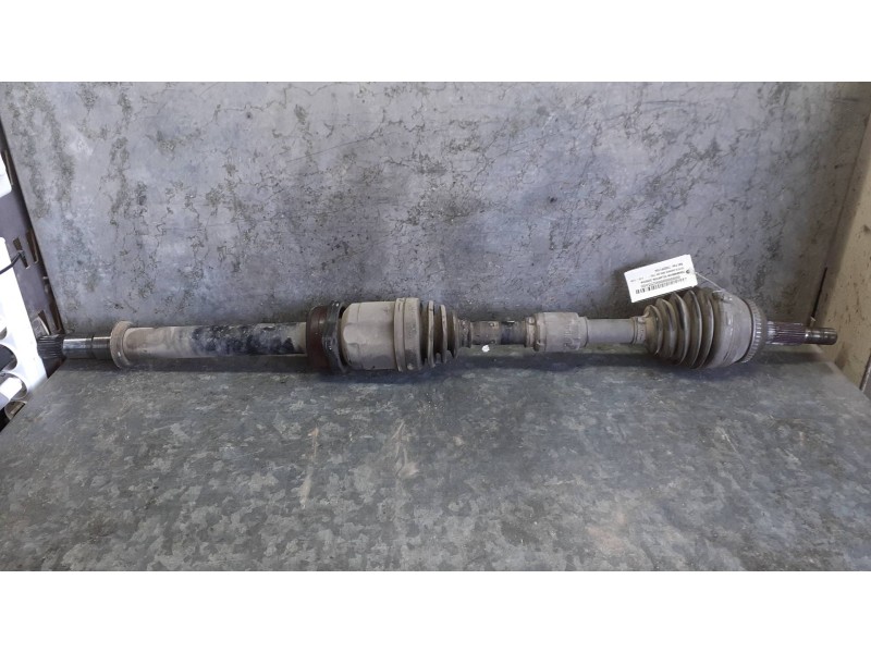 Recambio de transmision delantera derecha para toyota avensis berlina (t25) referencia OEM IAM 73322PJ104 4341005320 EUJ104BP16